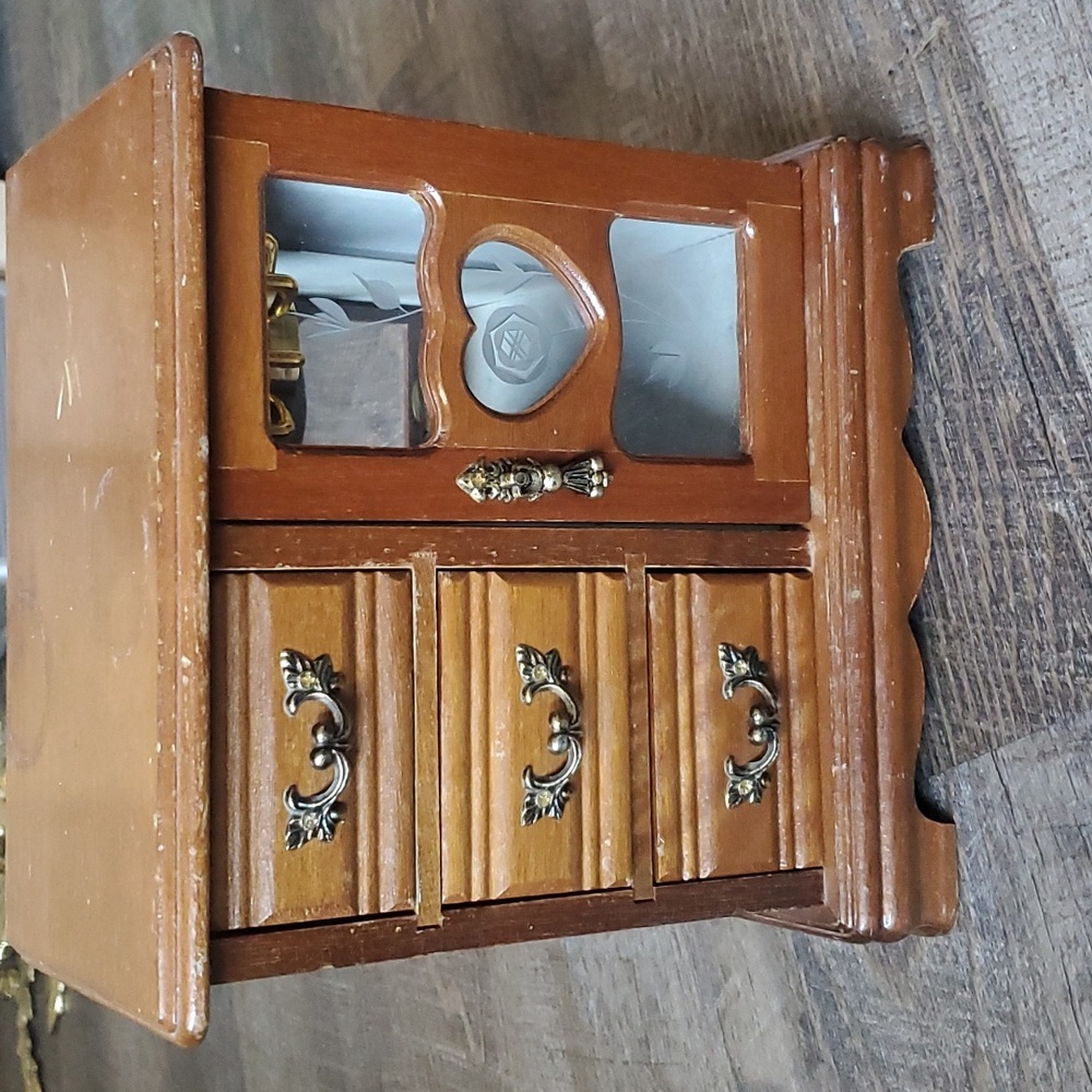 Jewelry box
